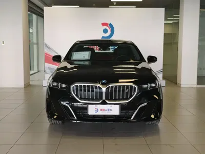 BMW i5 2025, 500 км, за 41963.79 USD