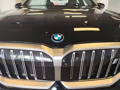 BMW i5 2025, 500 км, за 41963.79 USD
