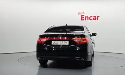 Hyundai Grandeur 2015, 150638 км, за 4486.29 USD