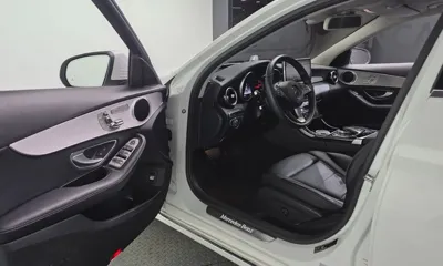 Mercedes-Benz C-Class 2018, 68943 км, за 12143.89 USD - фото 10