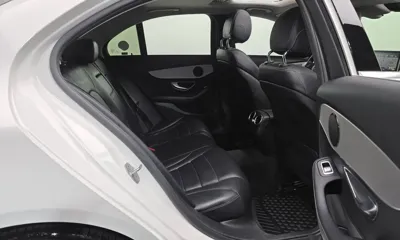Mercedes-Benz C-Class 2018, 68943 км, за 12143.89 USD - фото 11