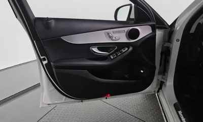 Mercedes-Benz C-Class 2018, 68943 км, за 12143.89 USD - фото 24