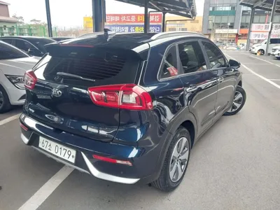 Kia Niro 2017, 85000 км, за 8645.9 USD - фото 3