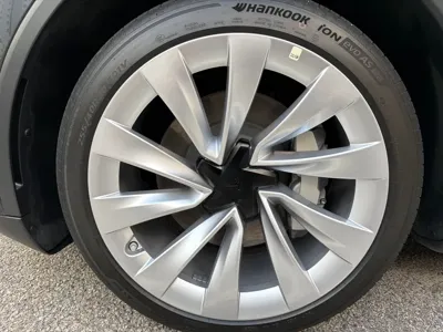 Tesla Model Y 2025, 8170 км, за 40390.9 USD