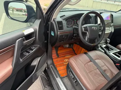 Toyota Land Cruiser 2019, 76000 км, за 63254.18 USD