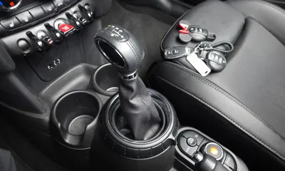 MINI Cooper Convertible 2018, 63715 км, за 8391.89 USD - фото 9