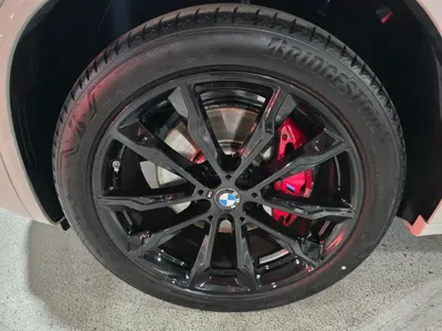 BMW X4 2025, 4277 км, за 43980.57 USD