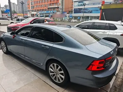 Volvo S90 2020, 66700 км, за 21512.24 USD