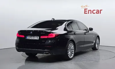 BMW 5-Series 2023, 31290 км, за 25352.65 USD - фото 2