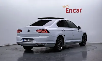 Volkswagen Passat 2018, 115795 км, за 10994.02 USD