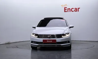Volkswagen Passat 2018, 115795 км, за 10994.02 USD