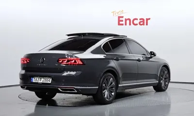 Volkswagen Passat 2021, 73434 км, за 18800.43 USD