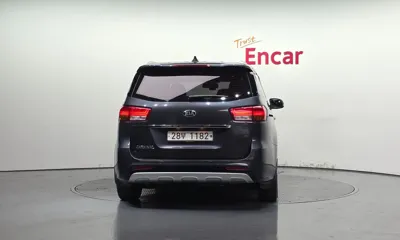Kia Canival 2017, 117650 км, за 7488.44 USD