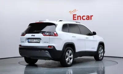 Jeep Cherokee 2021, 31818 км, за 12165.93 USD - фото 2
