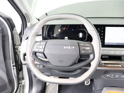 Kia EV3 2025, 44374 км, за 21491.87 USD - фото 9
