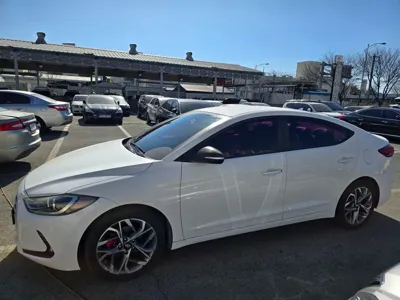Hyundai Avante 2016, 148000 км, за 4398.06 USD