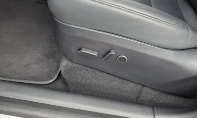 Tesla Model Y 2024, 32184 км, за 26587.78 USD - фото 33