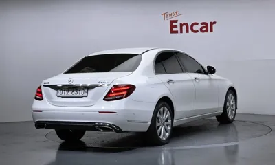 Mercedes-Benz E-Class 2018, 50906 км, за 18442.64 USD