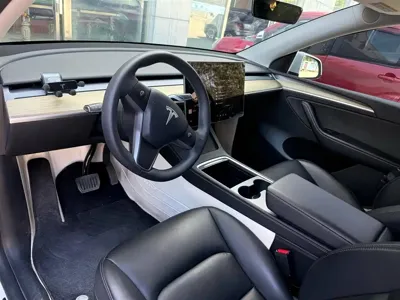 Tesla Model Y 2023, 43000 км, за 24209.58 USD