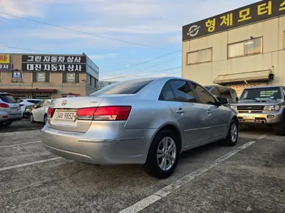 Hyundai Sonata 2009, 124016 км, за 2311.26 USD