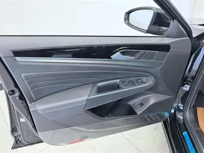 Volkswagen Passat 2025, 5400 км, за 19672.96 USD - фото 7