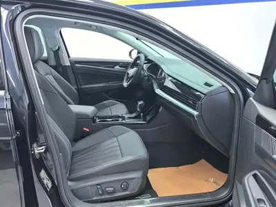 Volkswagen Passat 2025, 5400 км, за 19672.96 USD - фото 8