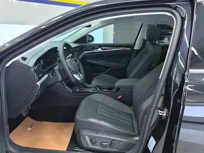 Volkswagen Passat 2025, 5400 км, за 19672.96 USD - фото 9