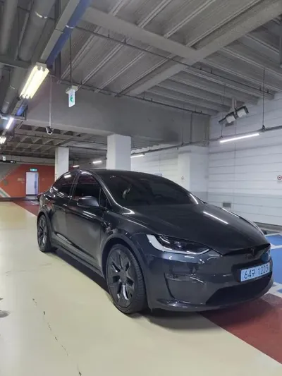 Tesla Model X · 2026 год