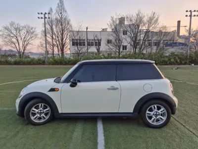 MINI Cooper 2012, 121654 км, за 2313.59 USD