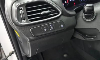 Hyundai i30 2017, 123387 км, за 6082.49 USD - фото 19