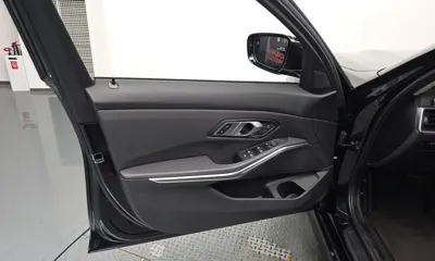 BMW 3-Series 2021, 125163 км, за 13140.79 USD - фото 24