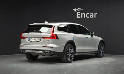 Volvo V60 2021, 66212 км, за 23046.34 USD