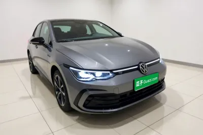 Volkswagen Golf 2021, 19700 км, за 23008 USD