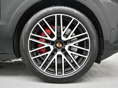 Porsche Cayenne 2025, 2485 км, за 124064.59 USD