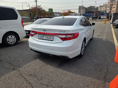 Hyundai Grandeur 2016, 142826 км, за 5880.41 USD