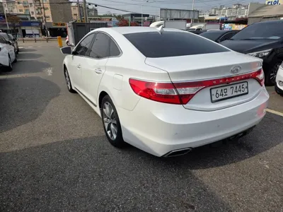 Hyundai Grandeur 2016, 142826 км, за 5880.41 USD