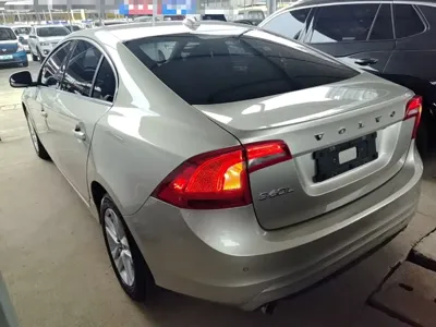 Volvo S60 2017, 102500 км, за 6783.27 USD