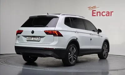 Volkswagen Tiguan 2018, 121821 км, за 12611.32 USD - фото 2