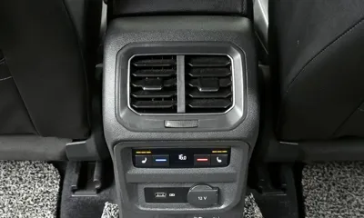 Volkswagen Tiguan 2018, 121821 км, за 12611.32 USD - фото 19