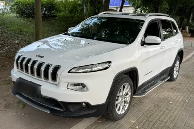 Jeep Cherokee · 2017 год