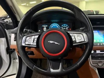Jaguar XF 2018, 122727 км, за 7947.89 USD - фото 9