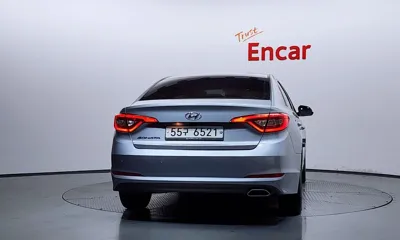 Hyundai Sonata 2015, 163119 км, за 5842.2 USD