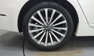 Kia K7 2013, 147639 км, за 3282.13 USD