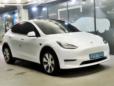 Tesla Model Y · 2021 год