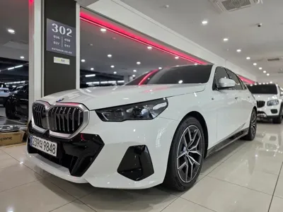 BMW 5-Series 2025, 7113 км, за 42912.01 USD