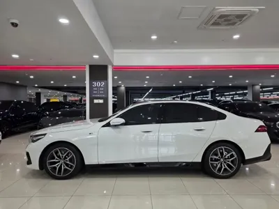 BMW 5-Series 2025, 7113 км, за 42912.01 USD