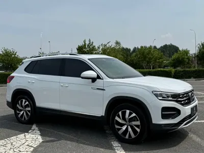 Volkswagen Tayron 2022, 30000 км, за 21396.08 USD