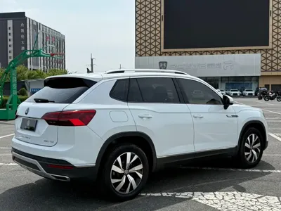 Volkswagen Tayron 2022, 30000 км, за 21396.08 USD