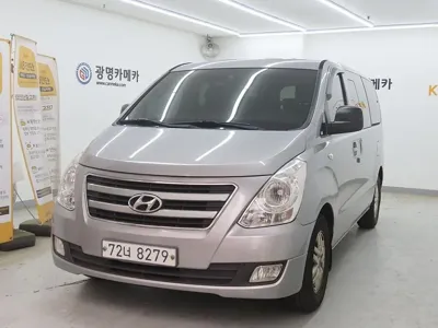 Hyundai Starex 2017, 200000 км, за 4957.7 USD