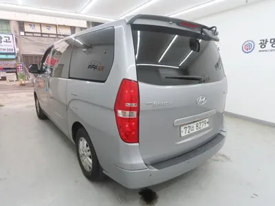 Hyundai Starex 2017, 200000 км, за 4957.7 USD